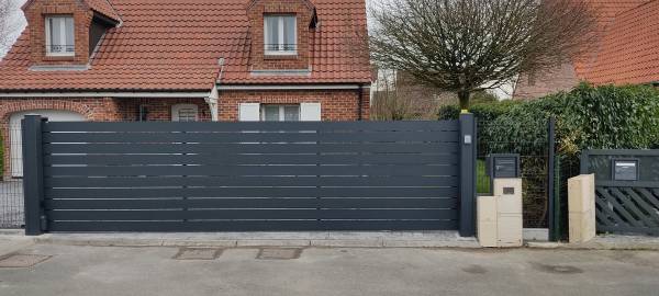 portail coulissant lames ajourées sans cadre 